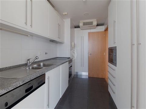 Duplex na Torre São Rafael com vista rio, 2 estacionamentos e arrecadação — Parque das Nações
