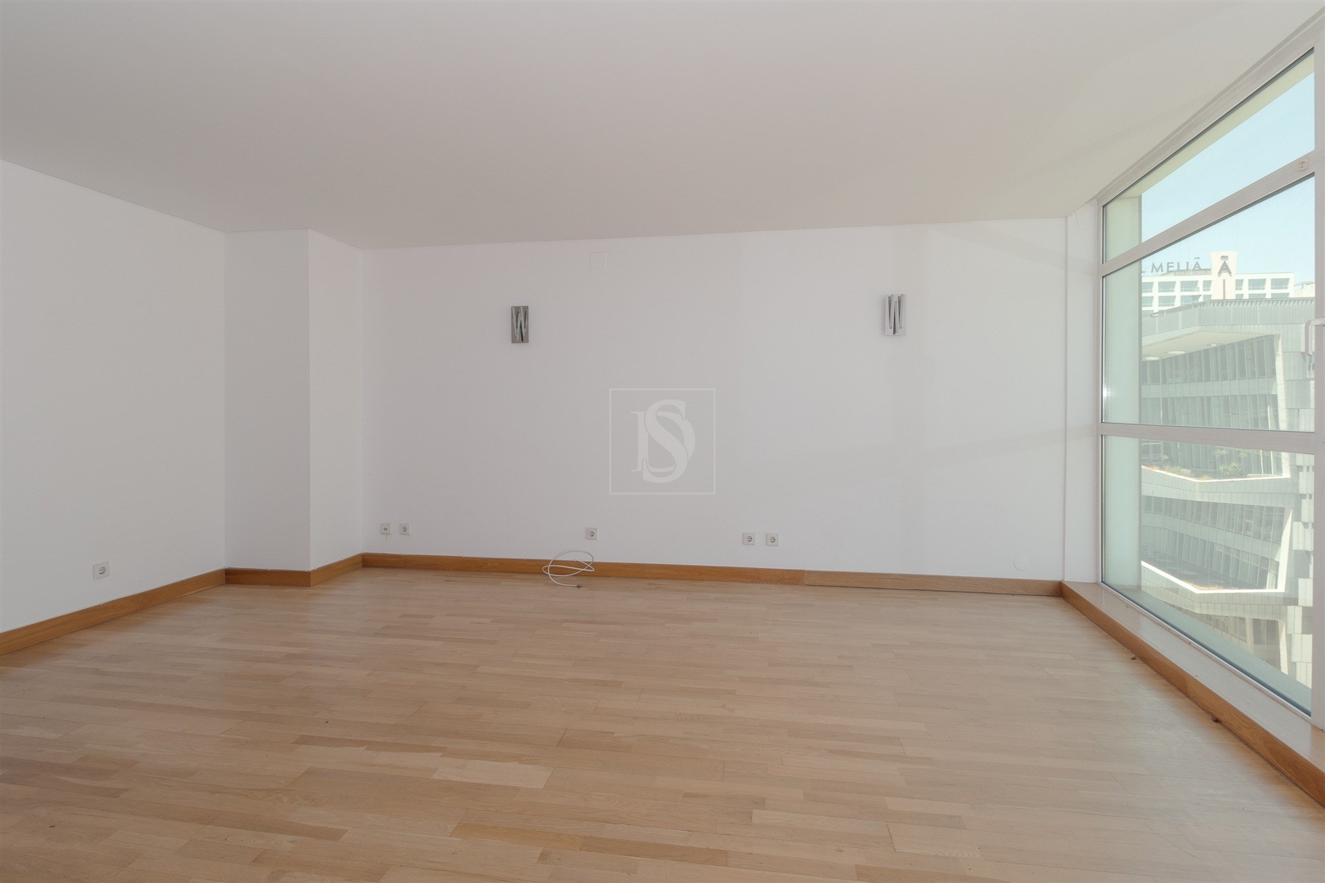 Duplex na Torre São Rafael com vista rio, 2 estacionamentos e arrecadação — Parque das Nações
