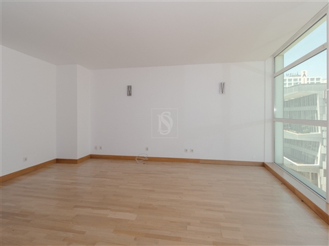Duplex na Torre São Rafael com vista rio, 2 estacionamentos e arrecadação — Parque das Nações